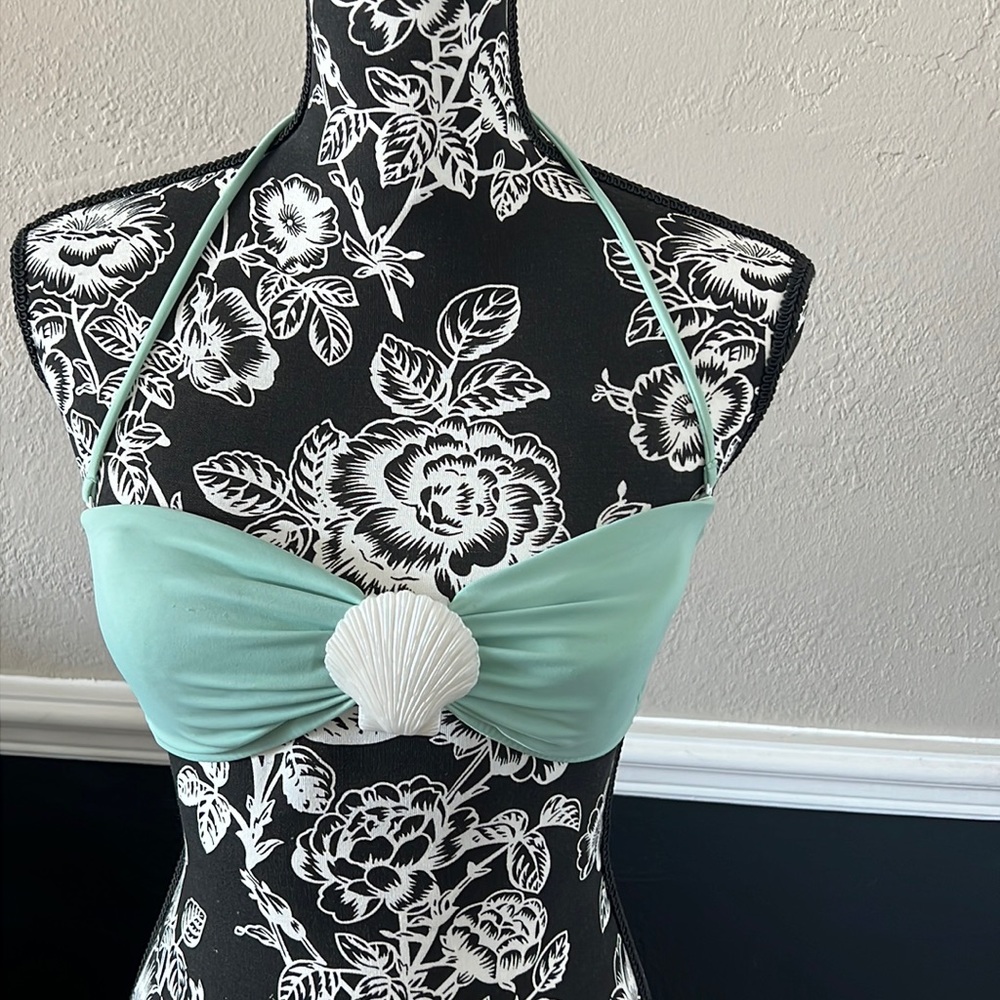 Victoria’s Secret Medium Bikini Top